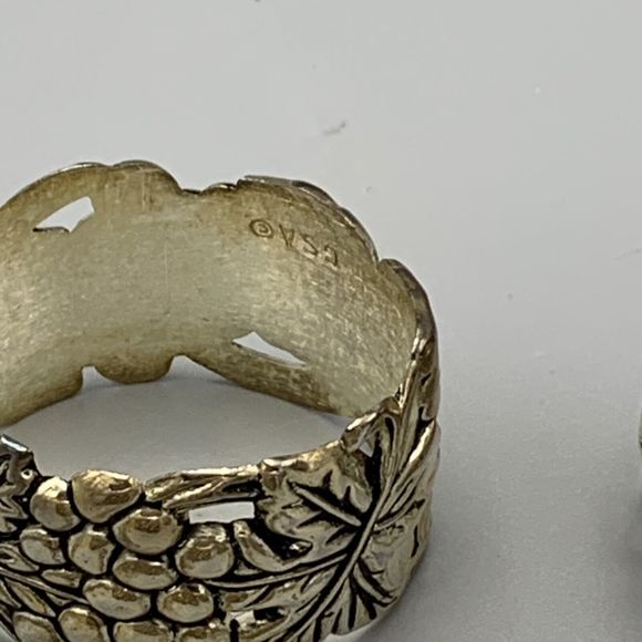 Vtg Silver Treasures by Godinger Grape Cluster 4 Napkin Rings in Box Silverplate - Picture 14 of 16
